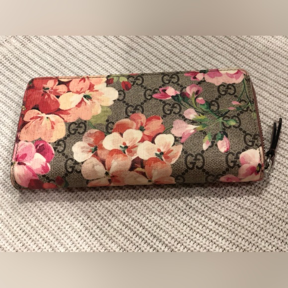 Gucci Blooms Supreme Large Zippy Wallet - Picture 2 of 5